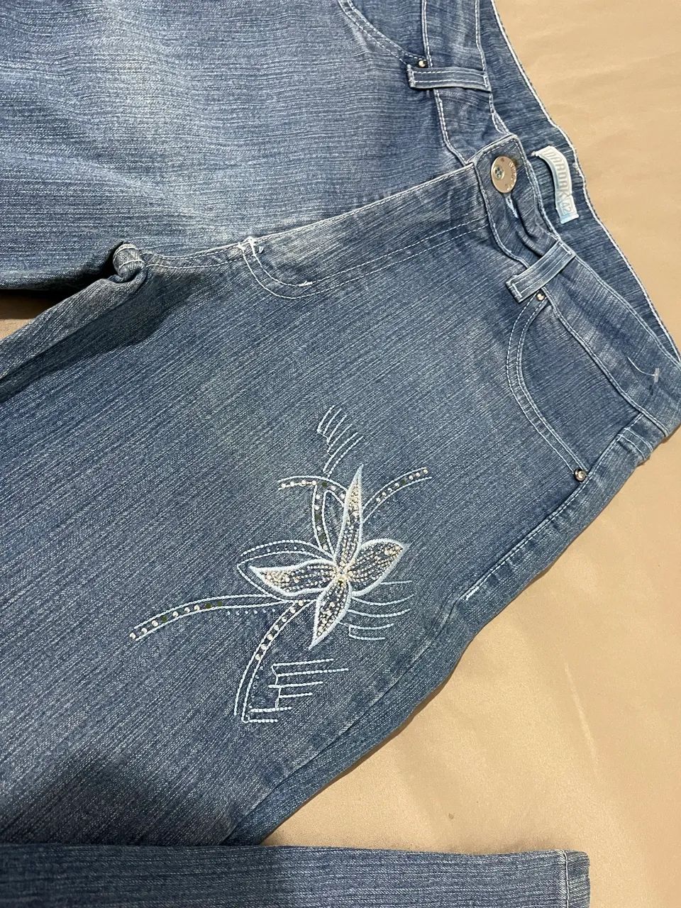 Calça jeans feminina com detalhe bordado* - Foto 5