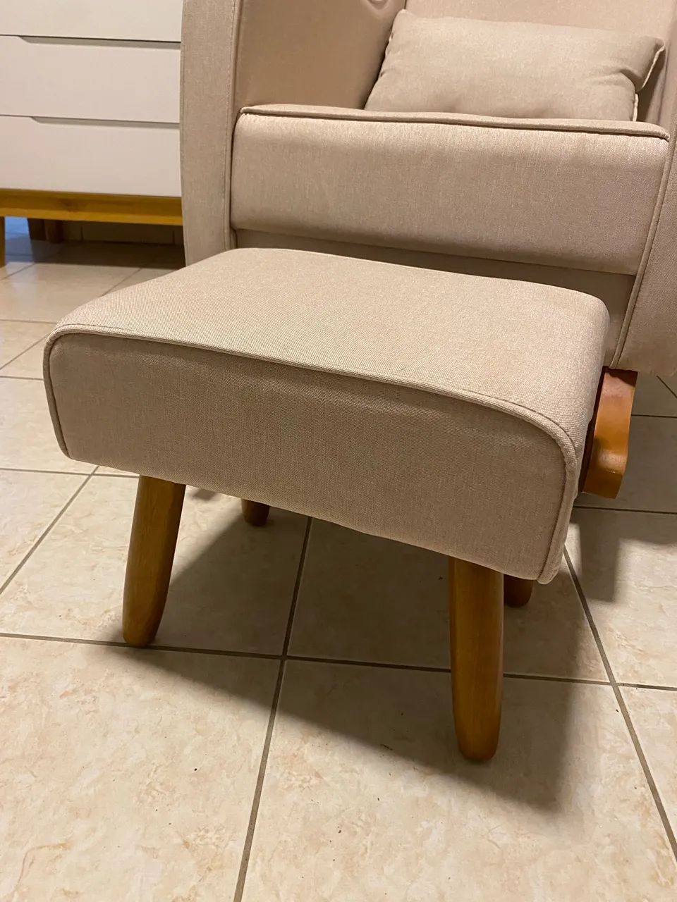 Poltrona amamentação de balanço com puff