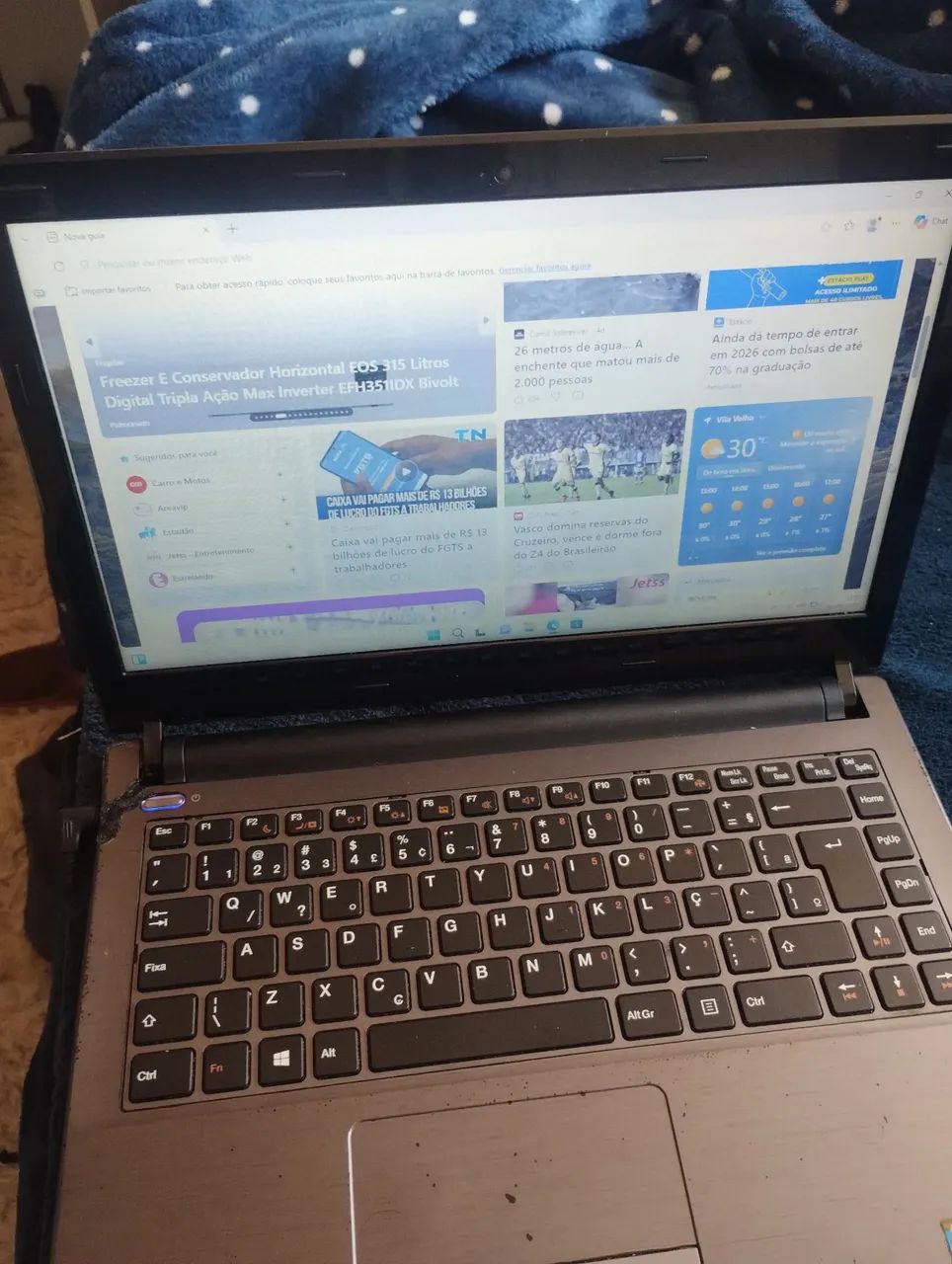 Notebook usado carregador e bateria original funcionando leia