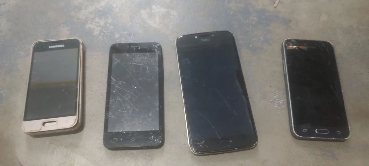 vendo 4 celulares pra retirada de peças 