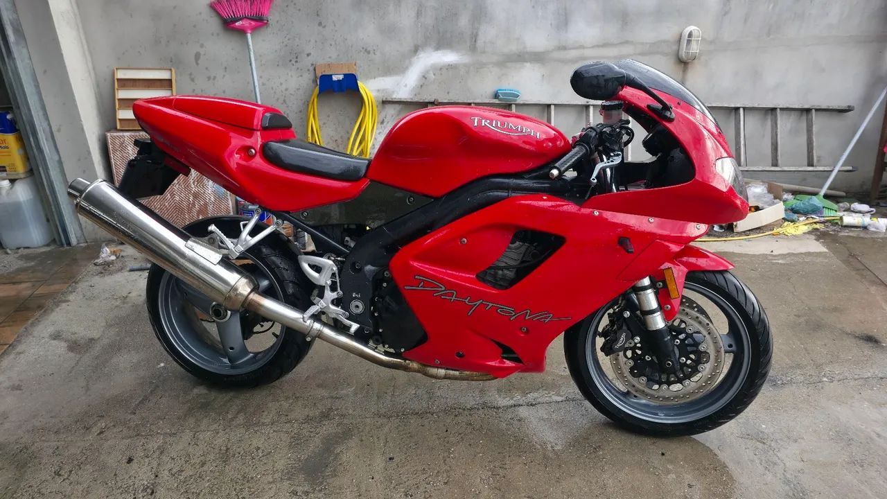 Triumph Daytona 955i ano 2006 baixa km