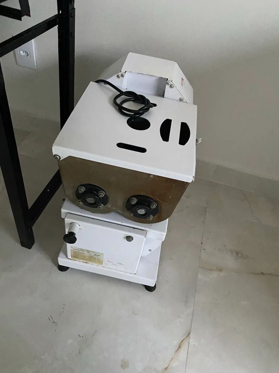 ela é uma Amassadeira Basculante Maná 05 kg. - Foto 3
