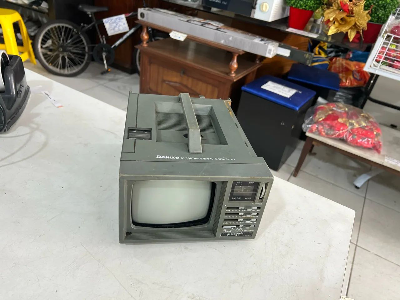 Mini TV e Rádio Portátil Broksonic Vintage de 5 Polegadas No Estado - Foto 3
