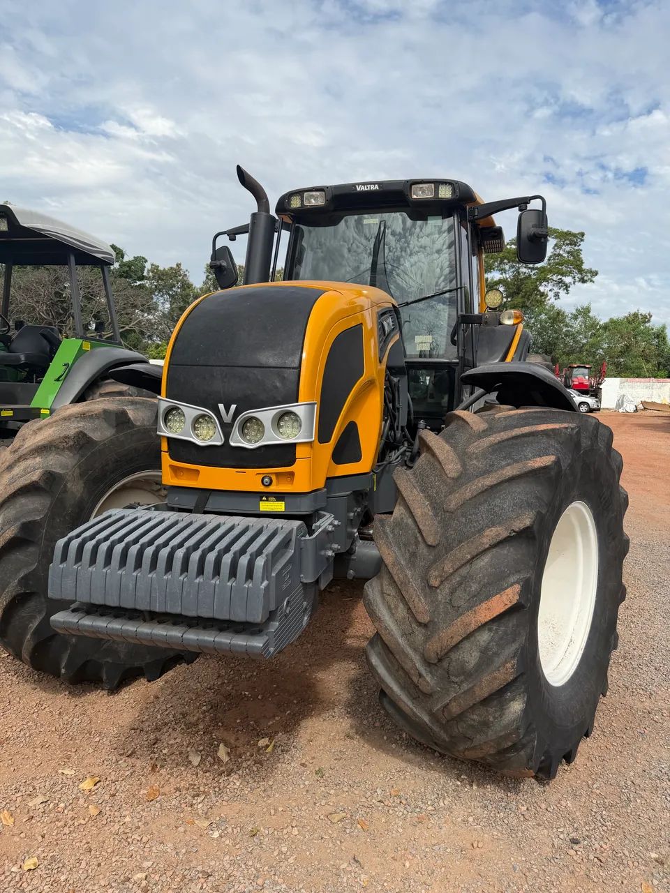 Trator Valtra BH 210 - Foto 2
