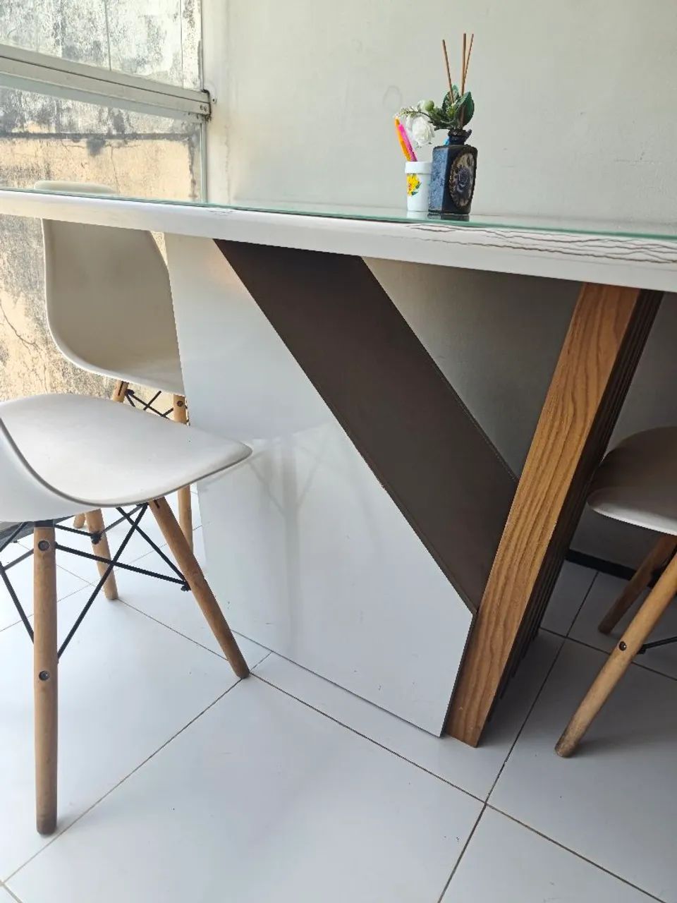 Linda mesa de jantar, com 4 cadeiras luxo. - Foto 4