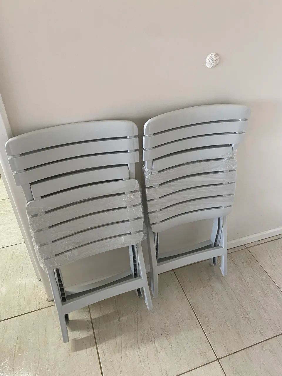 Jogo de mesa e cadeiras - Foto 3