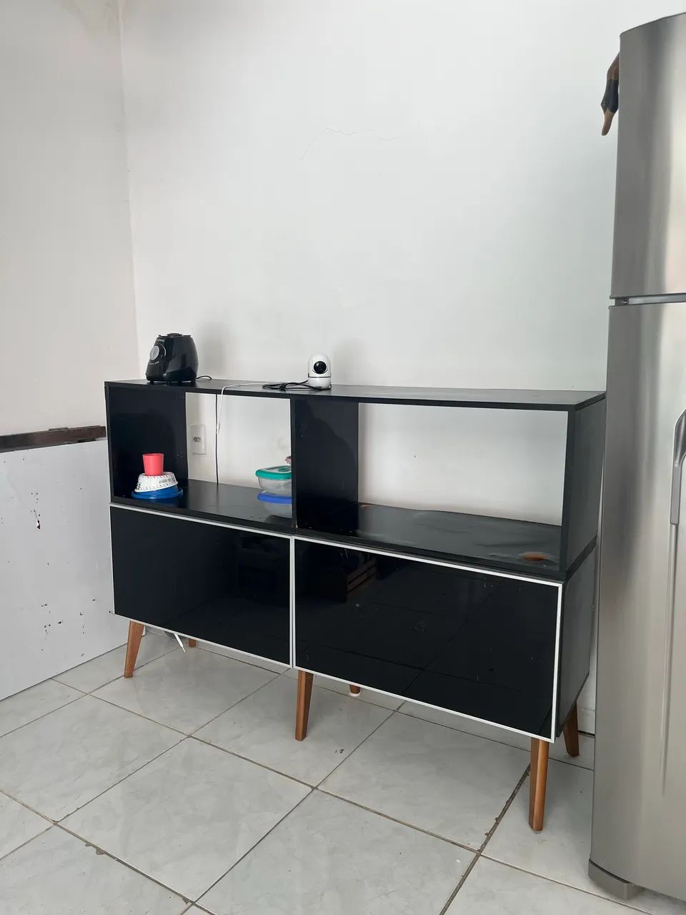 Armário com pés