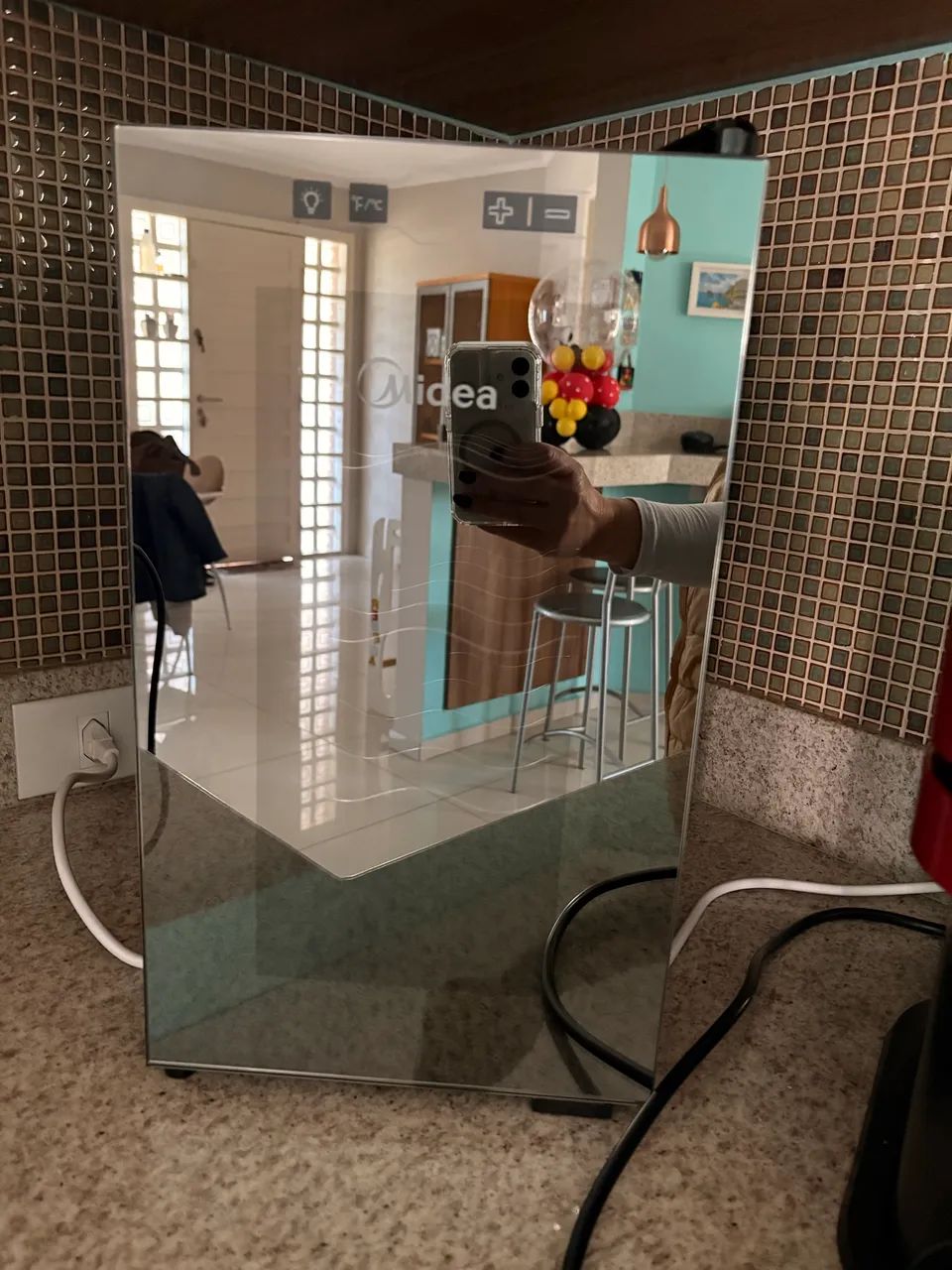 Adega MIDEA BIVOLT espelhada linda nova e na caixa  - Foto 5
