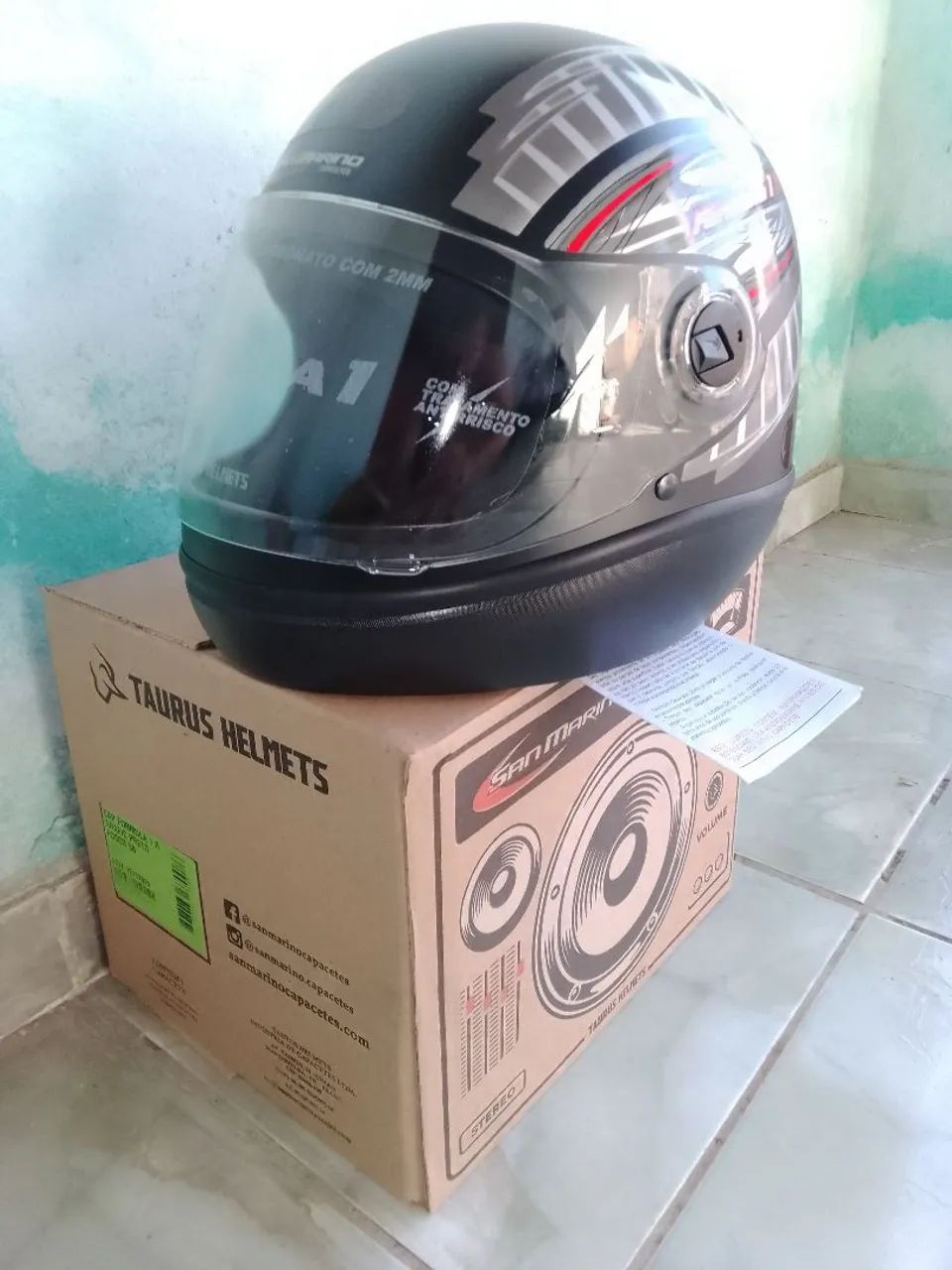 Capacete San Marino tamanho 58
