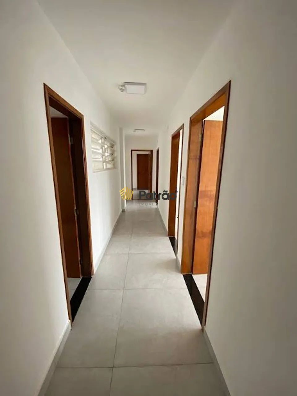 Excelente sala 13m2 - 2 banheiros compartilhados
