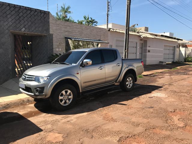 L200 Triton HLS 2.4 13/14 com apenas 52.000 km