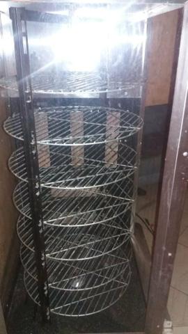 Máquina de assar frango e outras carnes