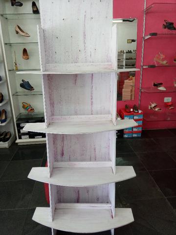 Armario expositor bem charmoso