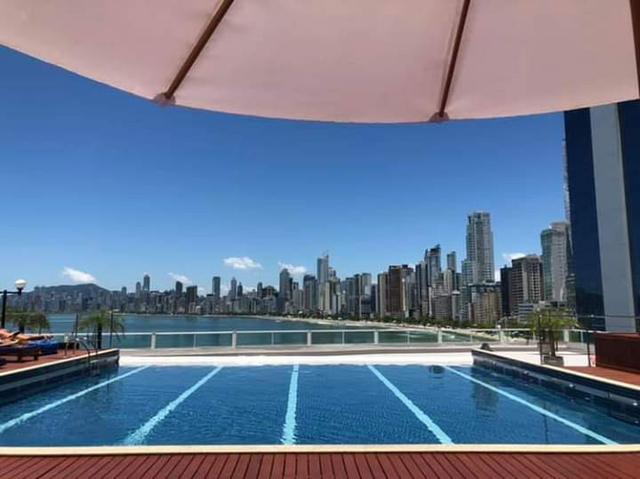 Kitinete até dezembro Balneário Camboriú c piscina no condomínio