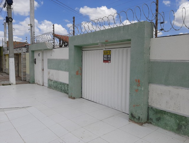 Aluga-se casa no alto com 3/4 com piscina - Foto 19