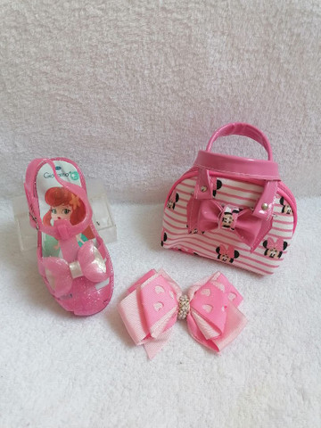 Kit de tênis infantil com bolsa e óculos de sol - Foto 4