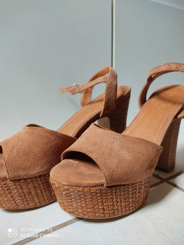 sandalia peep toe salto grosso