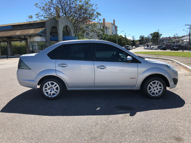 Fiesta Sedan 1.6 Completo + GNV Financia 100% - Foto 7