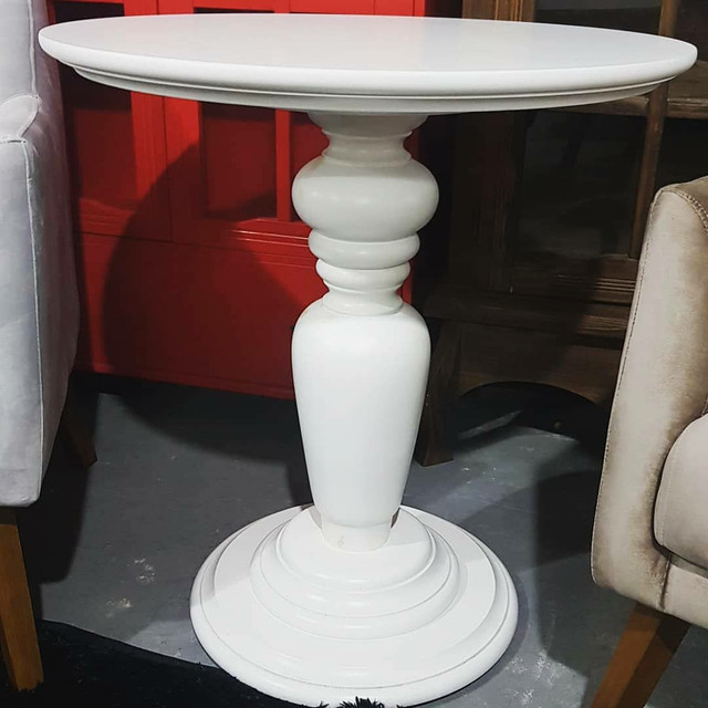 Mesa Lateral Decorativa Trabalhada em Madeira - Foto 3