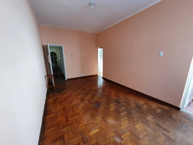 Barra.Jardim Brasil.AP 2/4 com 90 m2,dependencia.Segundo Andar.Bem Localizado.R$ 244.999