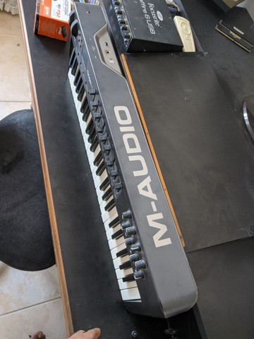 M-audio oxygen 49 em bom estado capinha e pedal sustain - Foto 5
