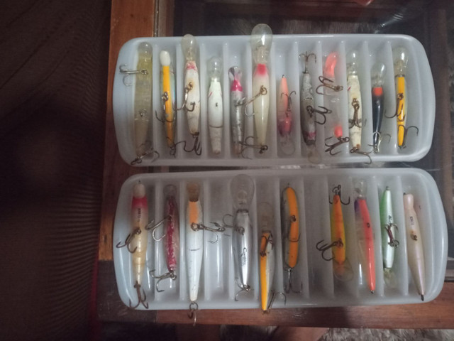 Vendo lote de 22 iscas para pesca - Foto 2