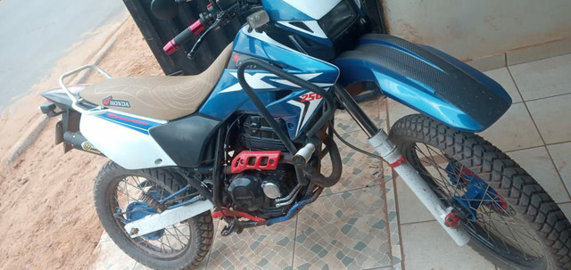 Moto bem conservada linda
