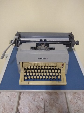 Máquina de escrever Olivetti Línea 98 - Foto 2