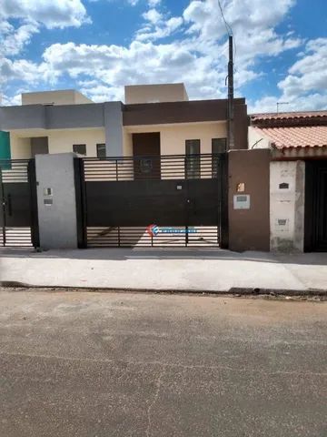 Casa no Pq. das Indústrias com 2 dormitórios e 2 banheiros sociais