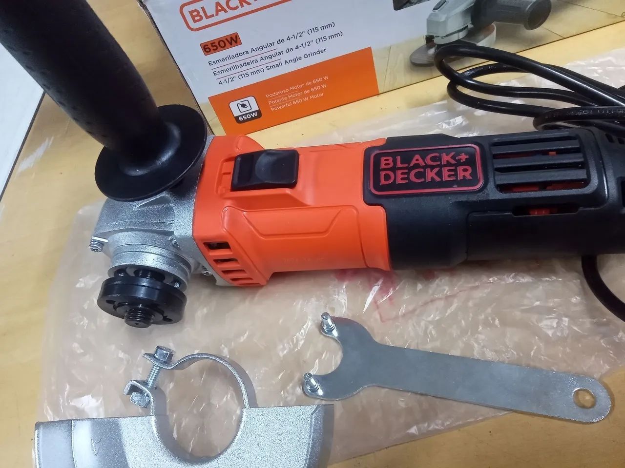 Lixadeira 650w Black Decker nova zero na caixa  - Foto 4