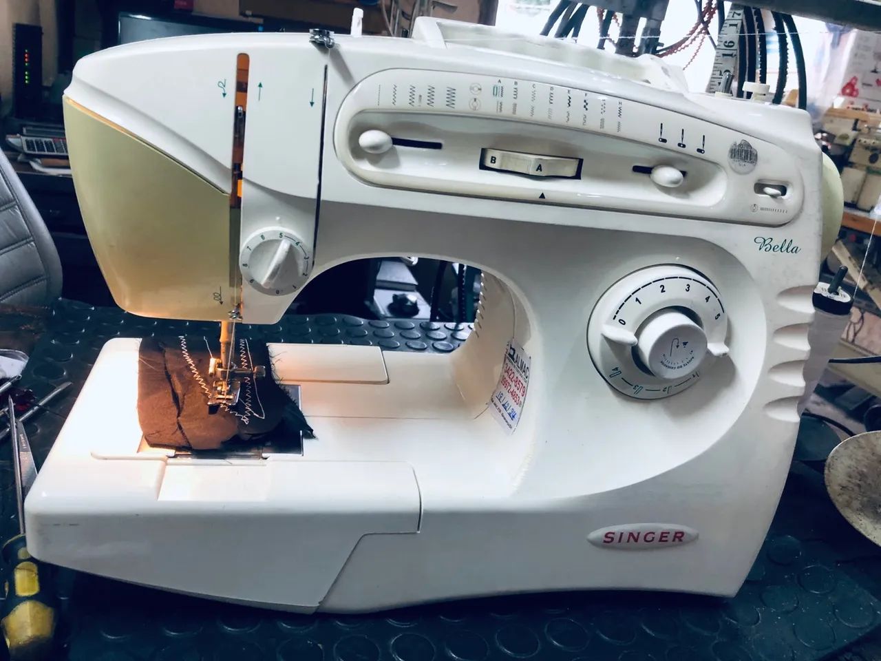 Máquina de Costura Singer Bella - Foto 6