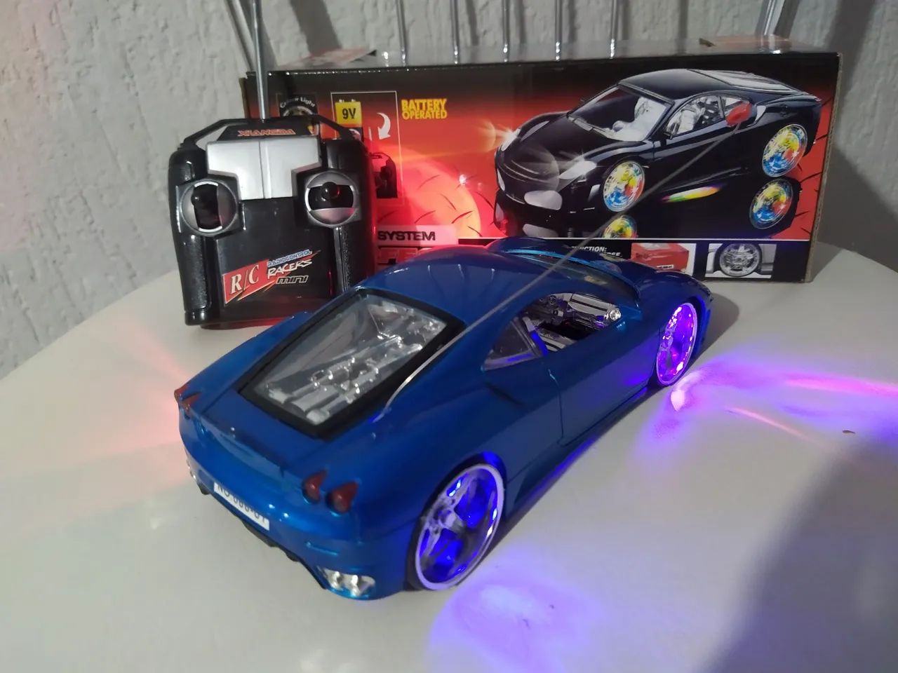 R$64.99 carrinho controle remoto azul acende luzes farol novo 0km - Foto 4