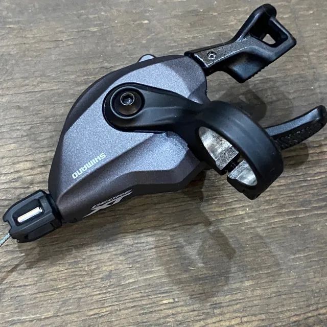 C321 Alavanca De Câmbio Shimano Deore Xt M8100 12v velocidades - Foto 2