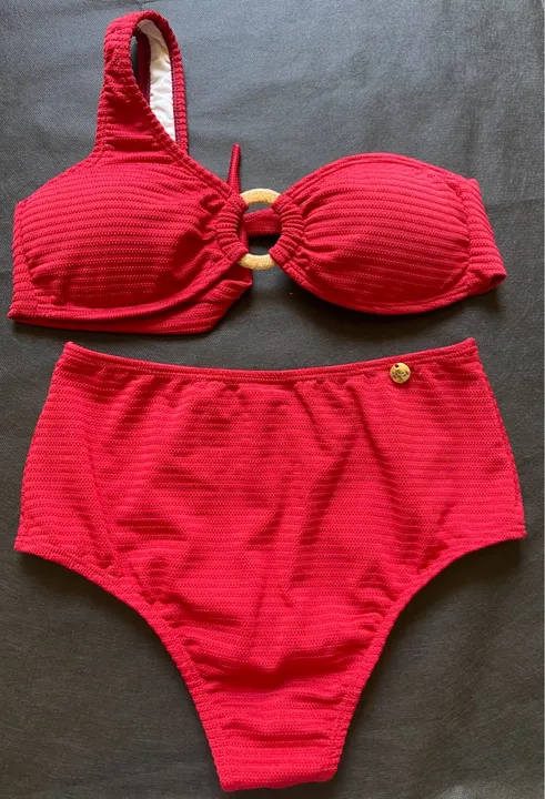 Biquíni Vermelho com Detalhe em Anel Dourado