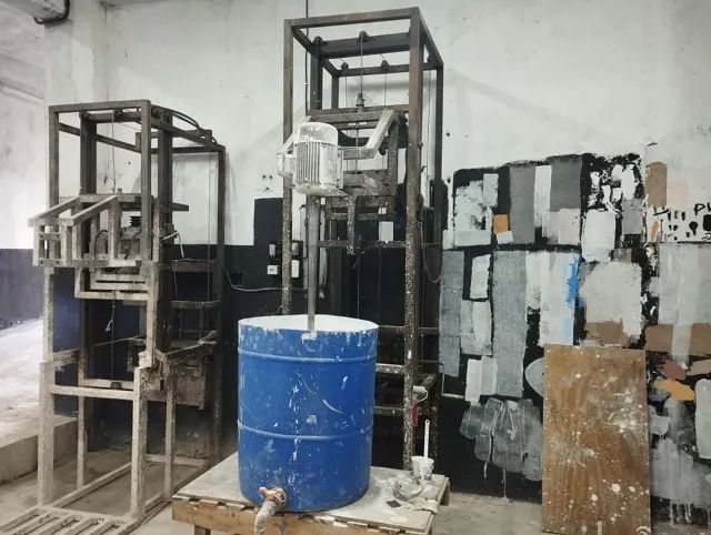 Vendo troco fábrica de tintas as máquinas em perfeito funcionamento