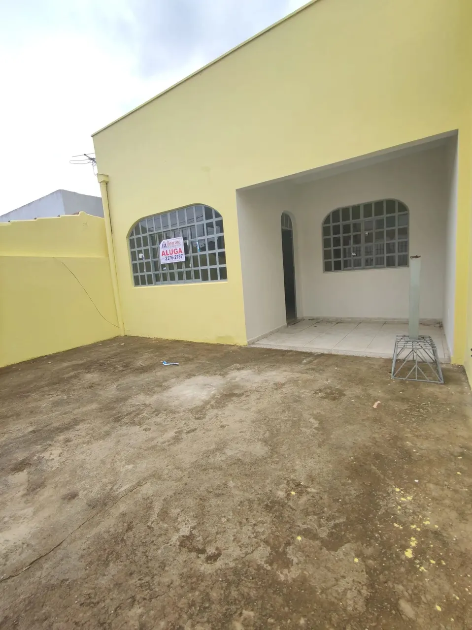 Casa Com Varanda no Bairro Kenedy