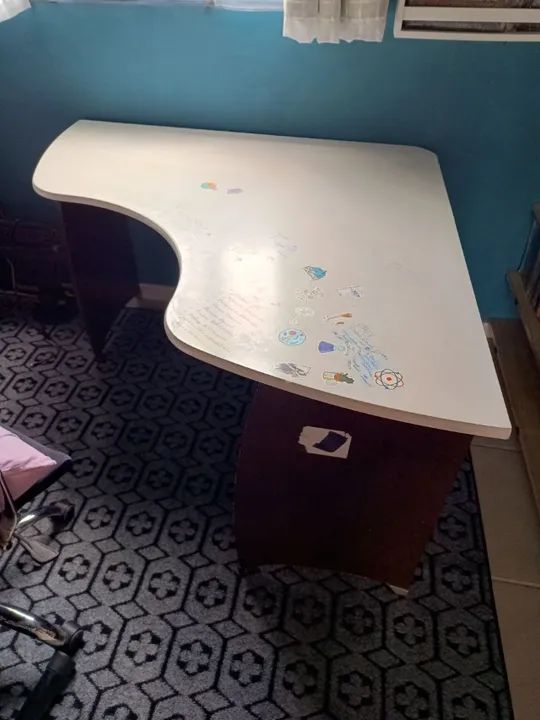 Disponível / Não entrego / Leia: Mesa angular usada para escritório / home-office