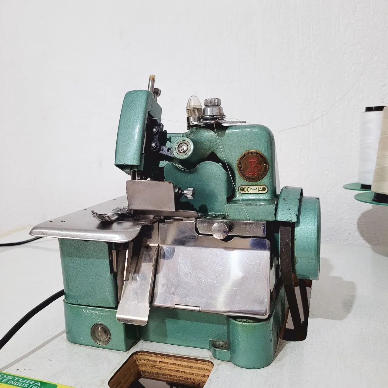 Semi-industrial Overlock Sewing Machine – Best Price