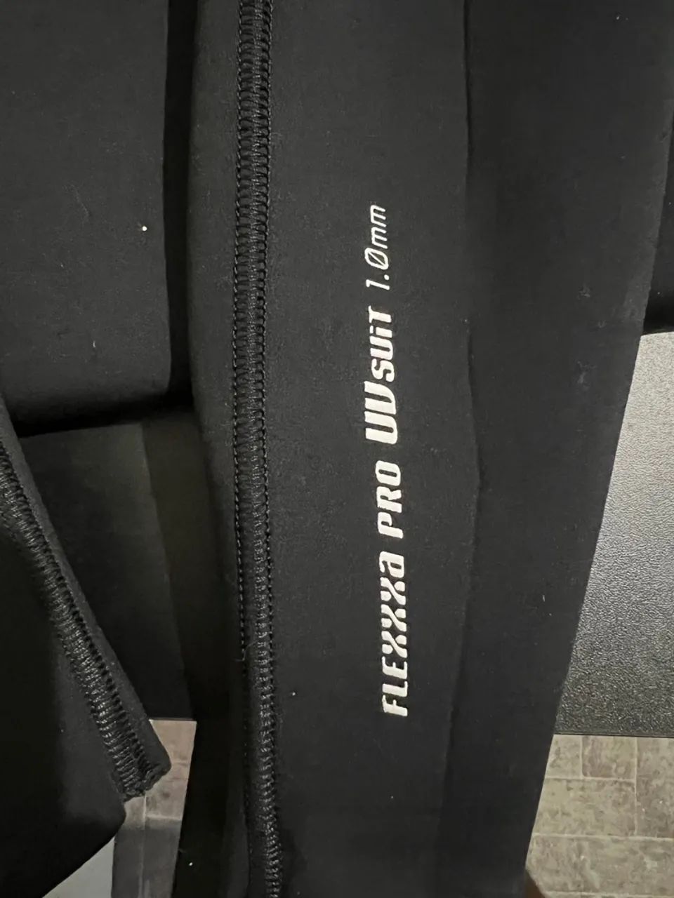Long John Mormaii ML 1mm Flexxxa Pro Uv-Suit - Preto - TAMANHO L (G) - Foi usado 2 vezes - Foto 6