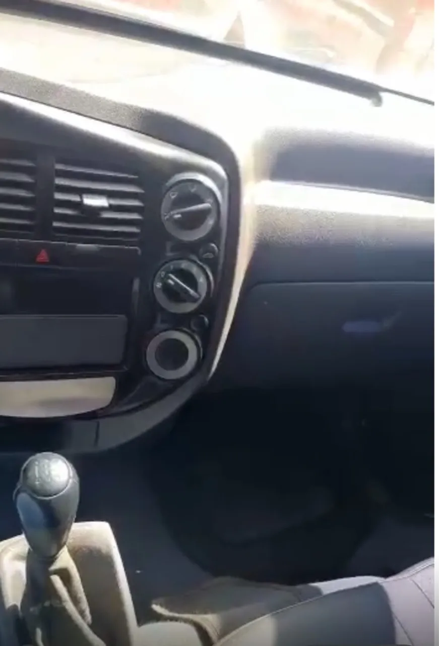 Vendo caminhão Kia bongô 
