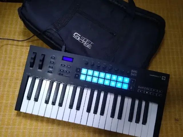Novation Launchkey 37 - Teclado Controlador