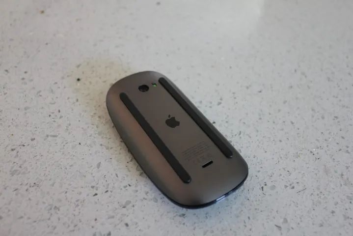 Magic Mouse 2 Original (Space Gray) - Foto 4