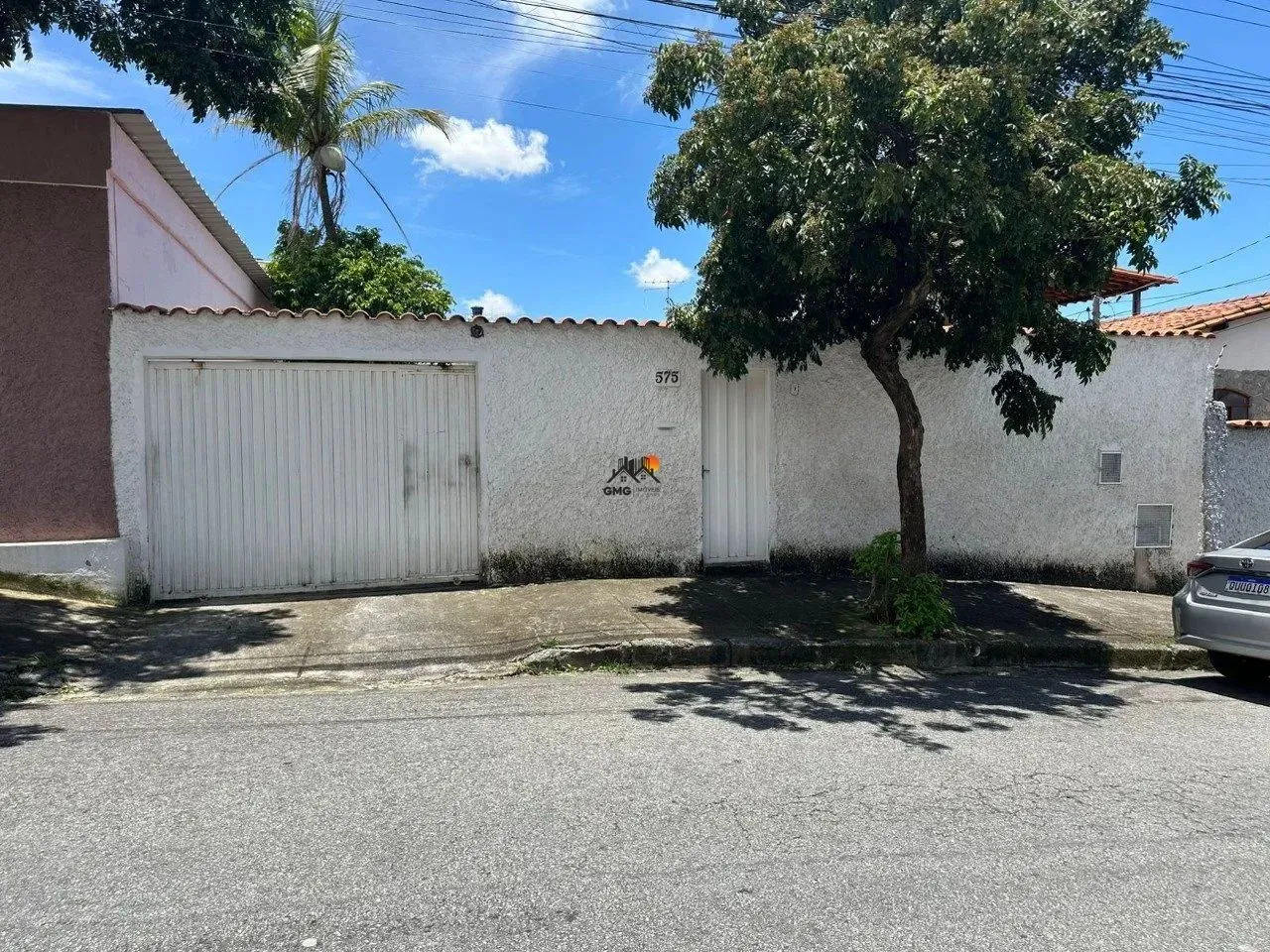 CASA PLANA EM LOTE DE 360 METROS