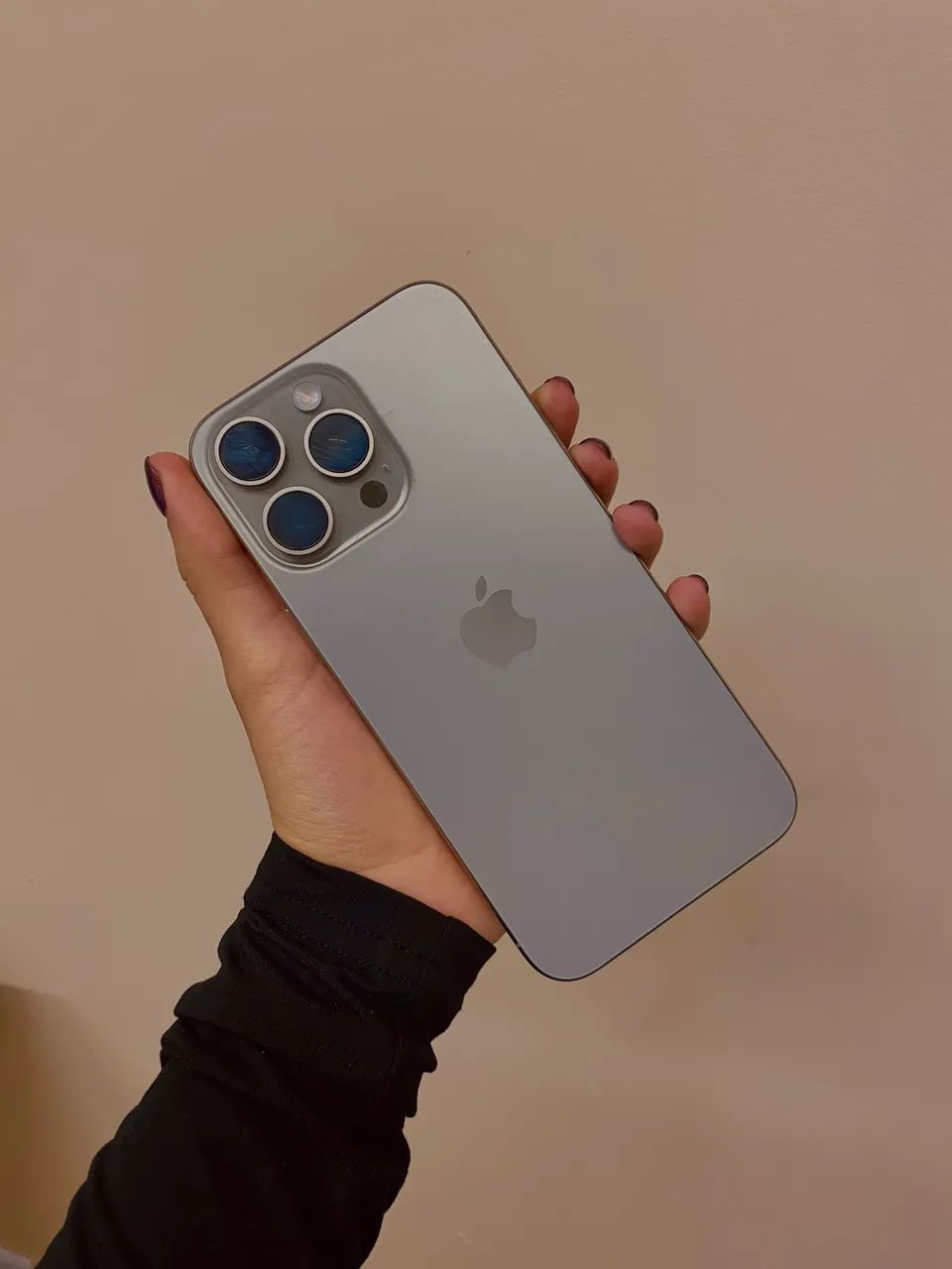 Apple iPhone 15 pro max 256gb シルバー Apple iPhone 15 Pro Max 256GB | Casas Bahia