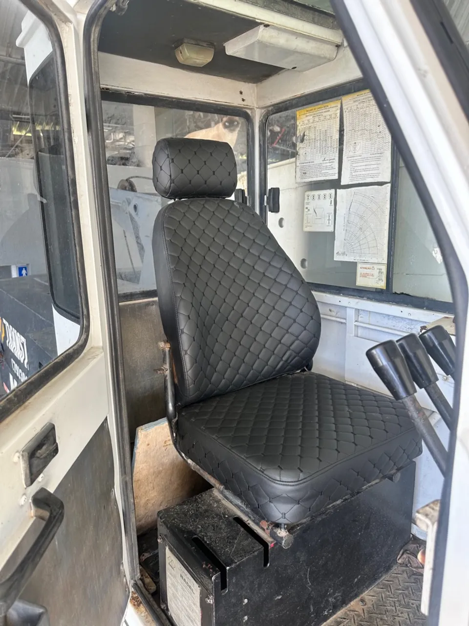 Vendo caminhão guindaste md30 