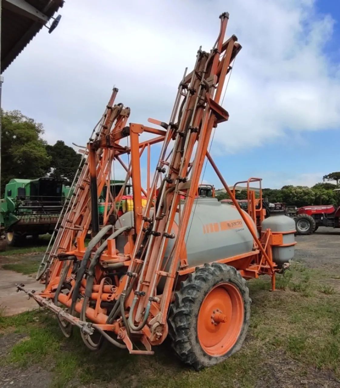 Pulverizador Jacto - AD18 Columbia, 2000 litros. Fabricação 2014 - Foto 6