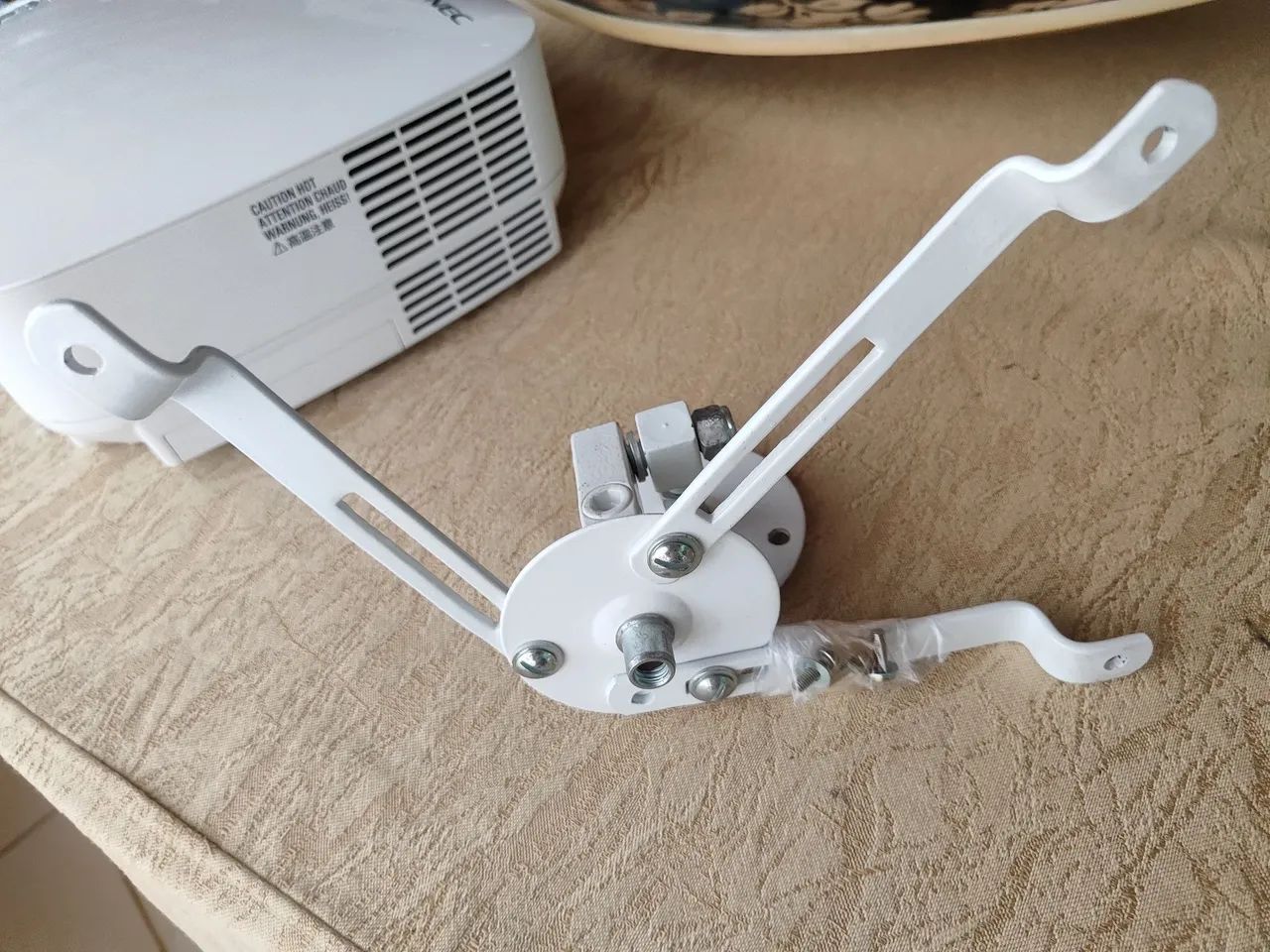 Suporte universal para fixação de projetores - Foto 2