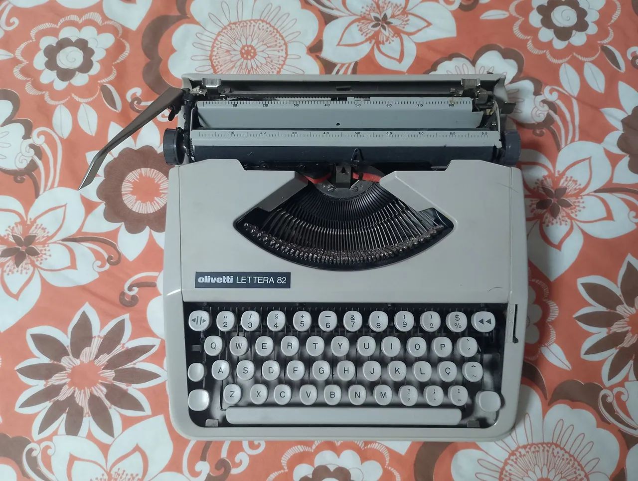 Máquina de Escrever Olivetti Lettera 82