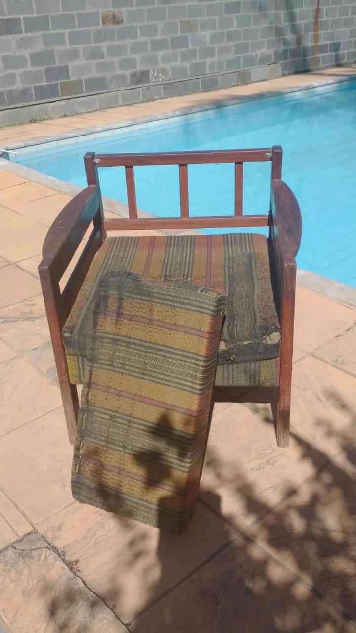 POLTRONA USADA EM MADEIRA SUCUPIRA - Foto 3