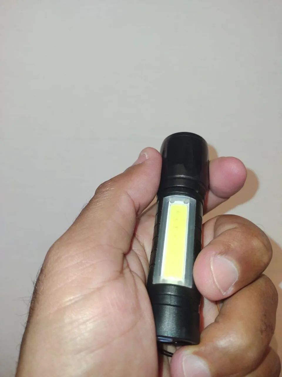 Mini Lanterna LED recarregável USB acompanha o CABO -É bom ter em CASA por apenas 25$ - Foto 5